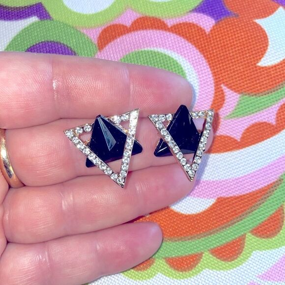 Sparkly V Black Acrylic Diamond Cubic Zirconia Earrings 80s 90s Vibe NEW! Boxed - Picture 2 of 2